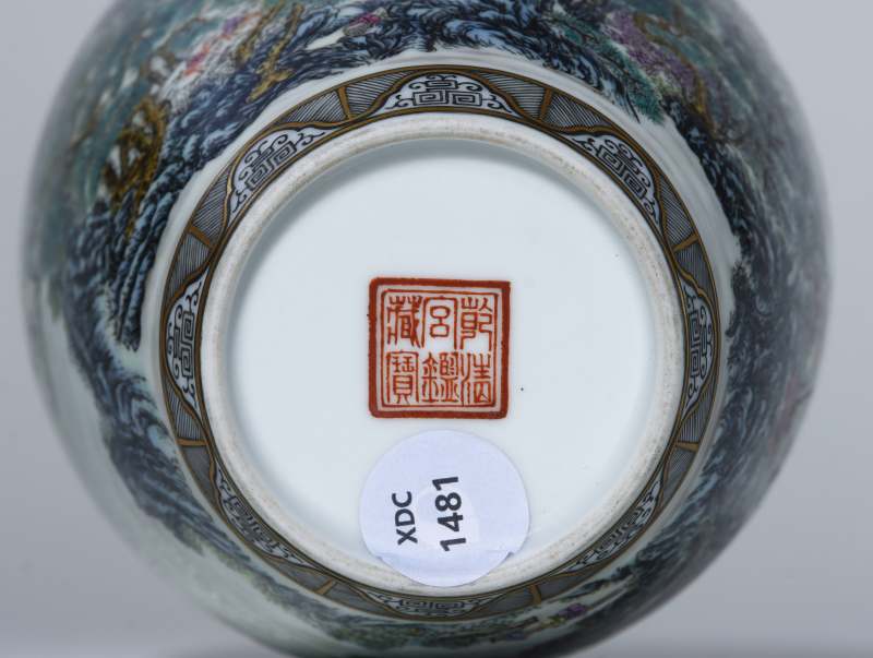 民国 粉彩通景山水人物图梅瓶 - 图7