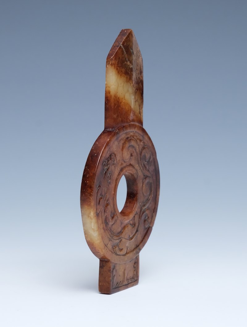 A celadon and russet jade tablet, Guibi - 图4