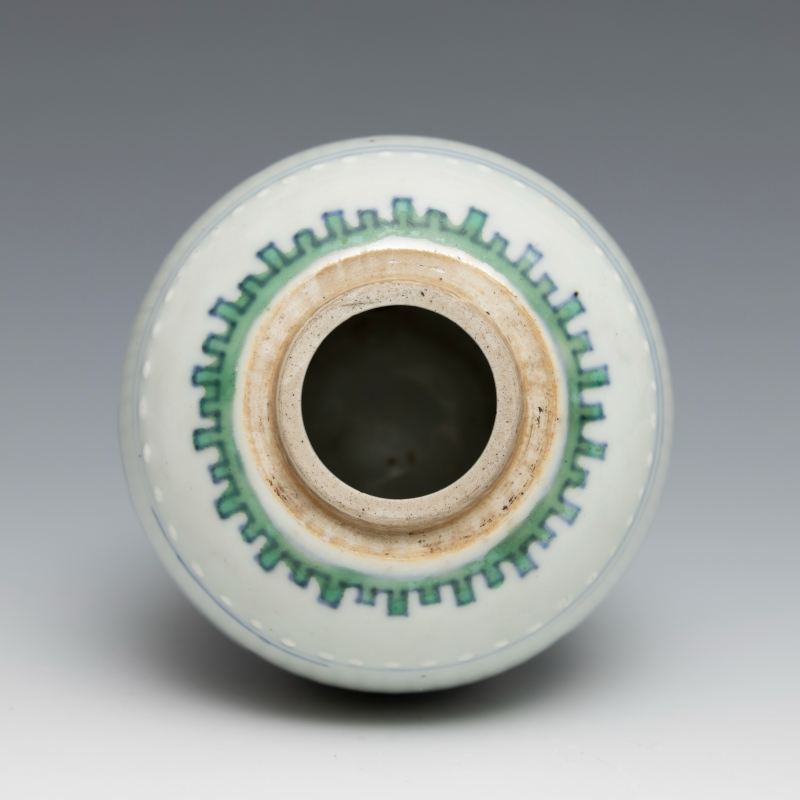 A doucai jar with wooden cover - 图6