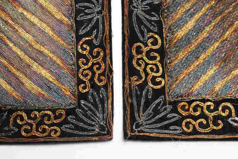 A pair of silk embroidered gold- and silver-thread ‘paradise flycatcher’ rank badges - 图5