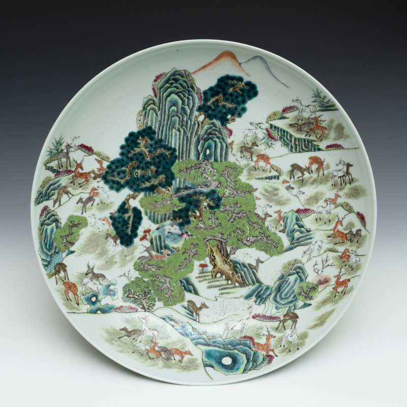 A large famille verte 'One Hundred Deer' charger - 图2