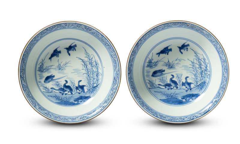 A pair of blue and white 'geese' deep dishes, Jiajing mark and of Shunzhi period (1644-1661) - 图1
