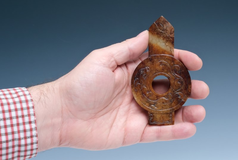 A celadon and russet jade tablet, Guibi - 图7