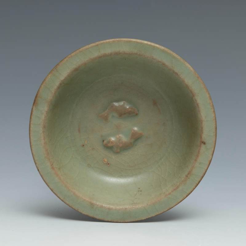 A small Longquan celadon 'twin-fish' dish - 图2