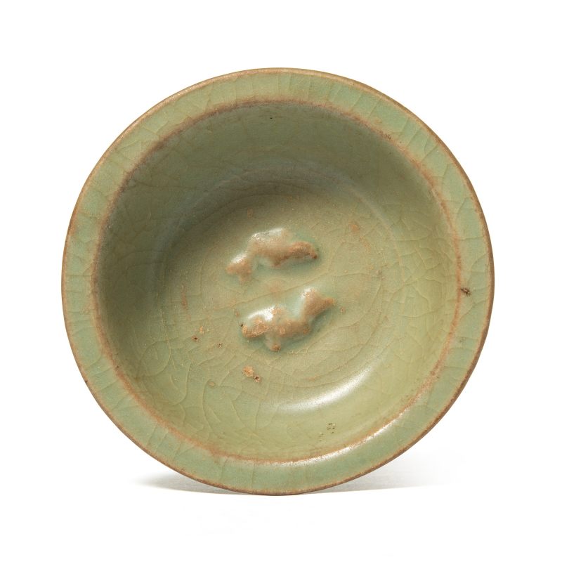A small Longquan celadon 'twin-fish' dish - 图1