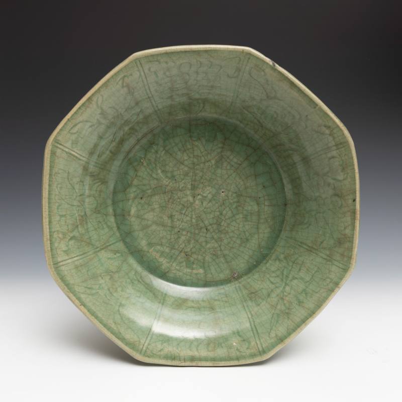 A Longquan celadon incised dish - 图2