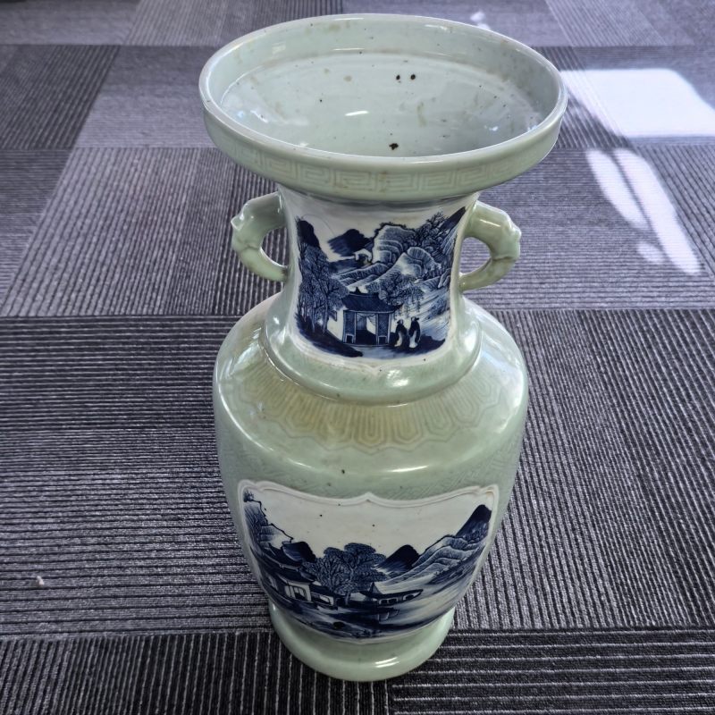 清中期 豆青釉开窗青花山水纹双耳盘口瓶 - 图6