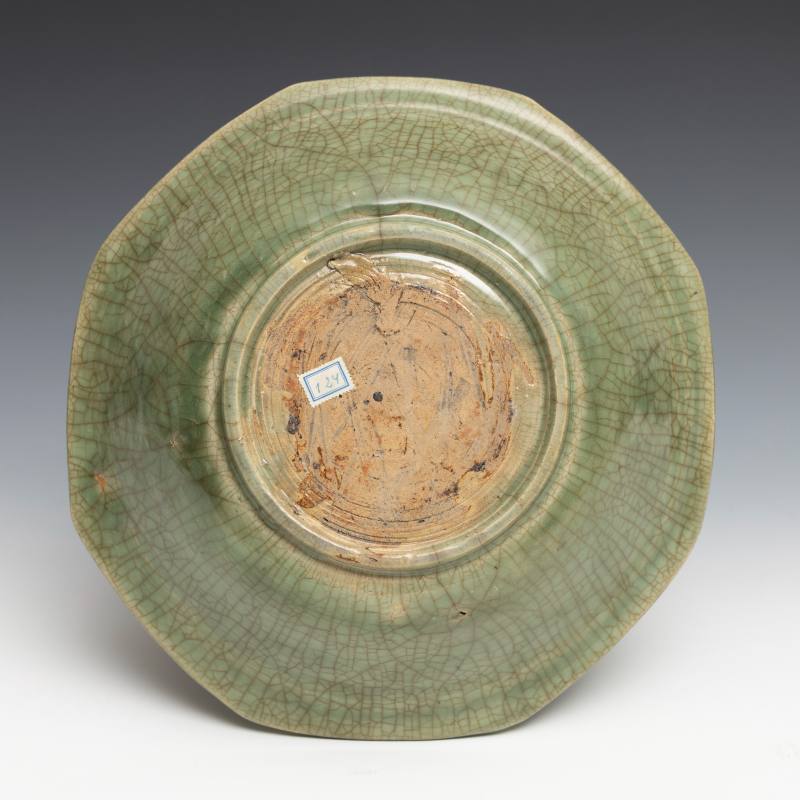 A Longquan celadon incised dish - 图3