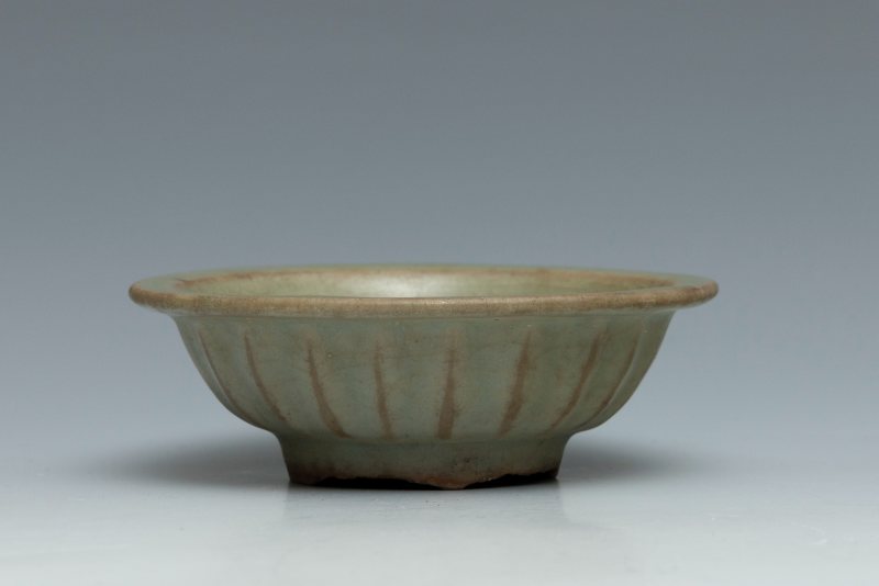 A small Longquan celadon 'twin-fish' dish - 图4