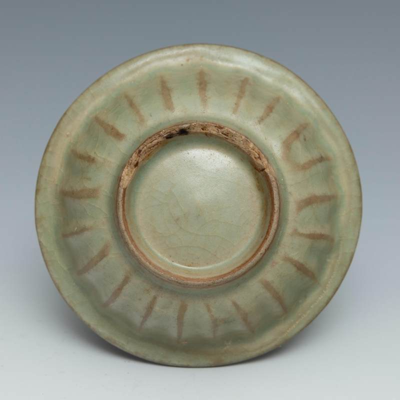 A small Longquan celadon 'twin-fish' dish - 图3