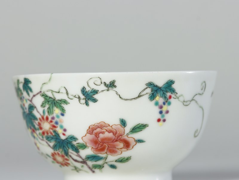 清中期 粉彩过枝松鼠葡萄纹茶圆 - 图4