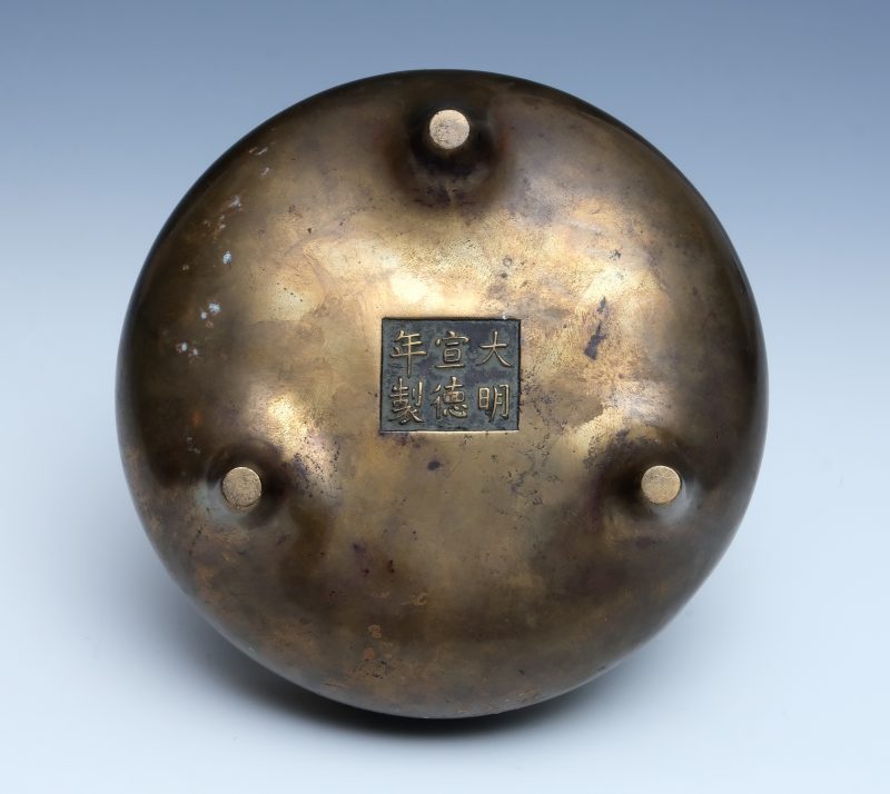 A gilt bronze loop-handled tripod censer - 图7
