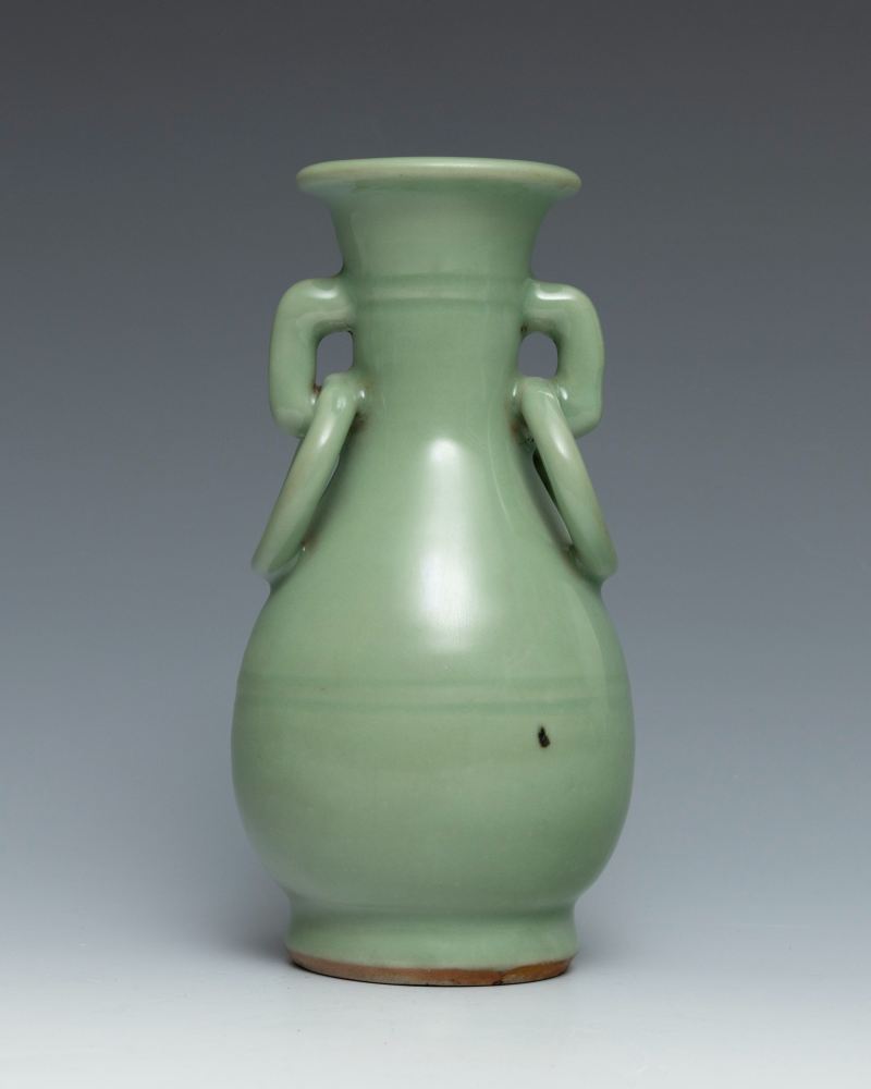 A Longquan celadon pear-shaped vase - 图2