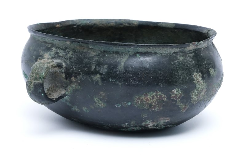 An archaic bronze oval cup with ring handles, He - 图2