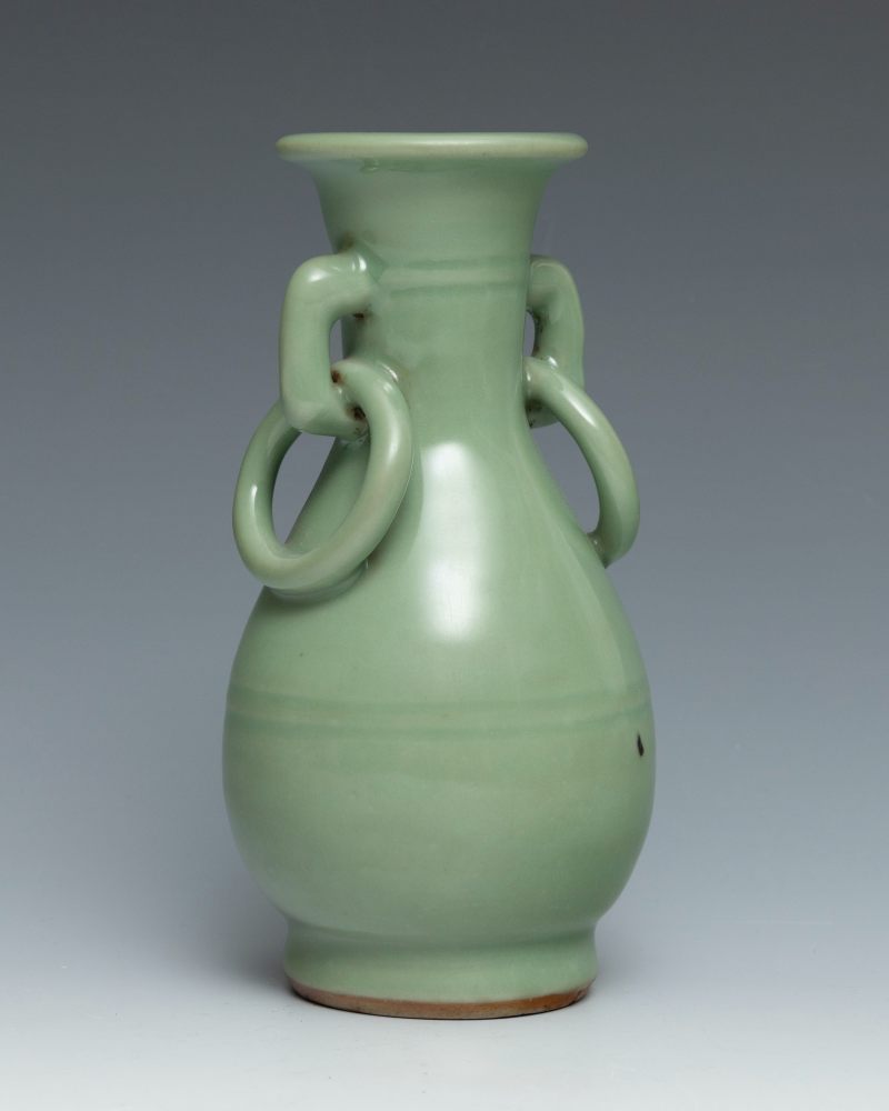 A Longquan celadon pear-shaped vase - 图3