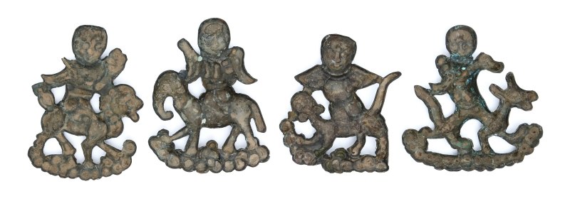 Four small bronze appliques of boys on animals - 图2