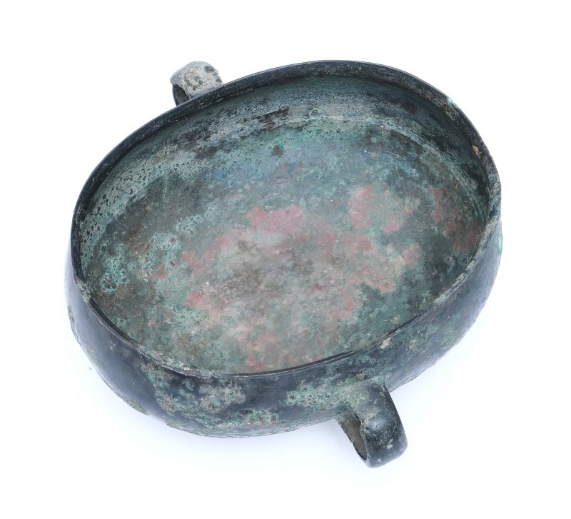An archaic bronze oval cup with ring handles, He - 图4