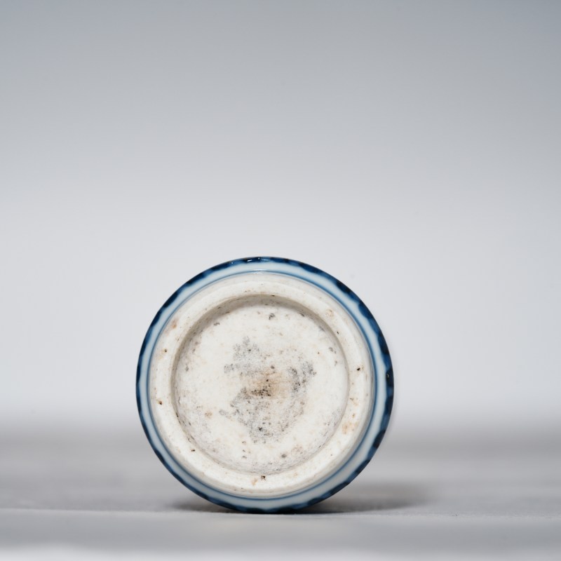 清晚期 青花缠枝花卉纹鼻烟壶 - 图5