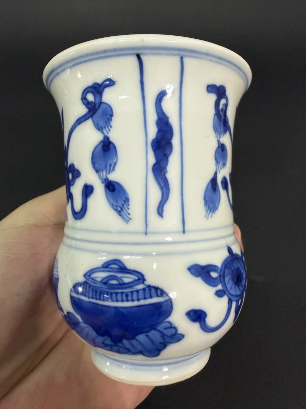 清康熙 青花博古图把杯 - 图9