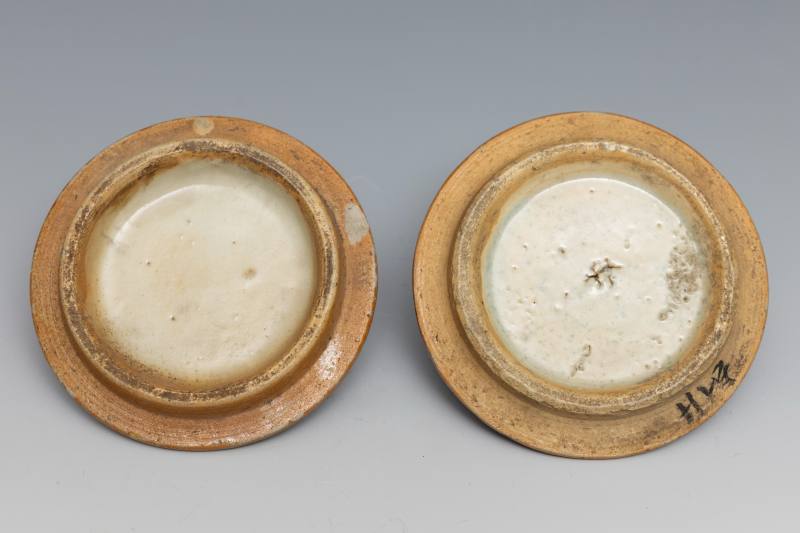 A pair of flambé-glazed jars and covers - 图5