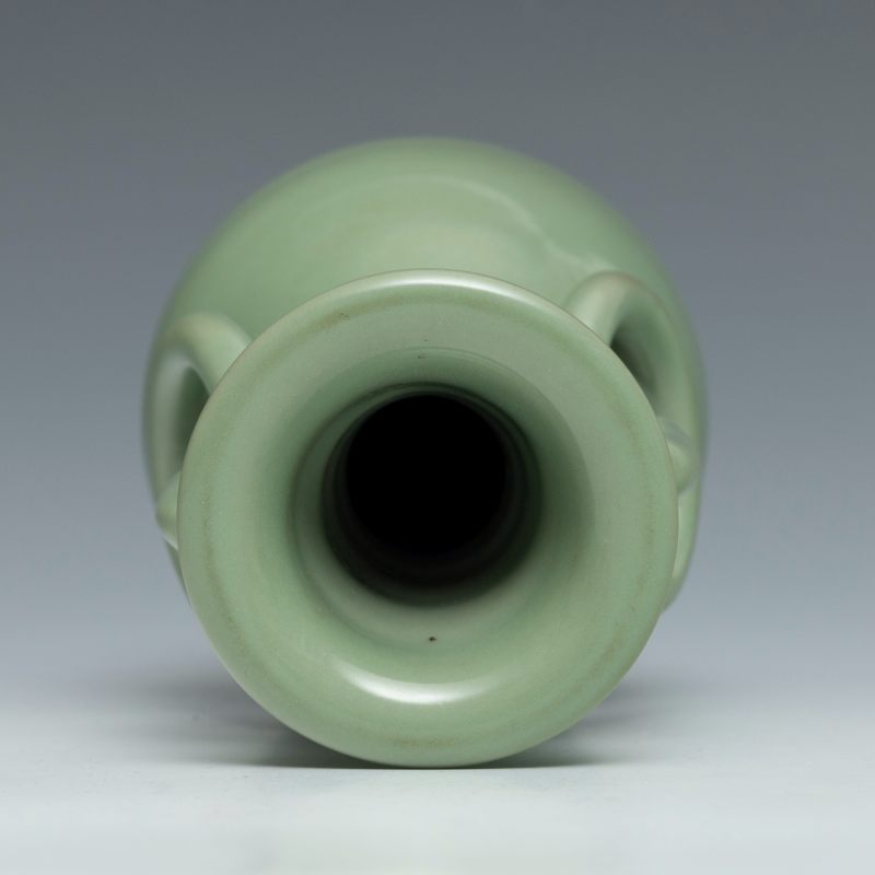 A Longquan celadon pear-shaped vase - 图6