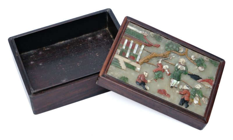 A Scholar's desk tray, three lacquerware bowls and a box with inlaid stone cover - 图23