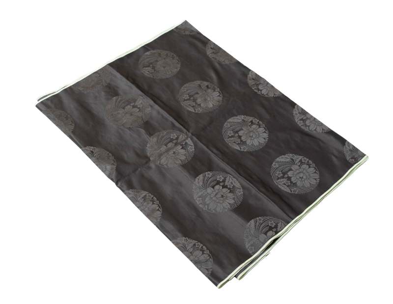 Three silk fabric bolts - 图6