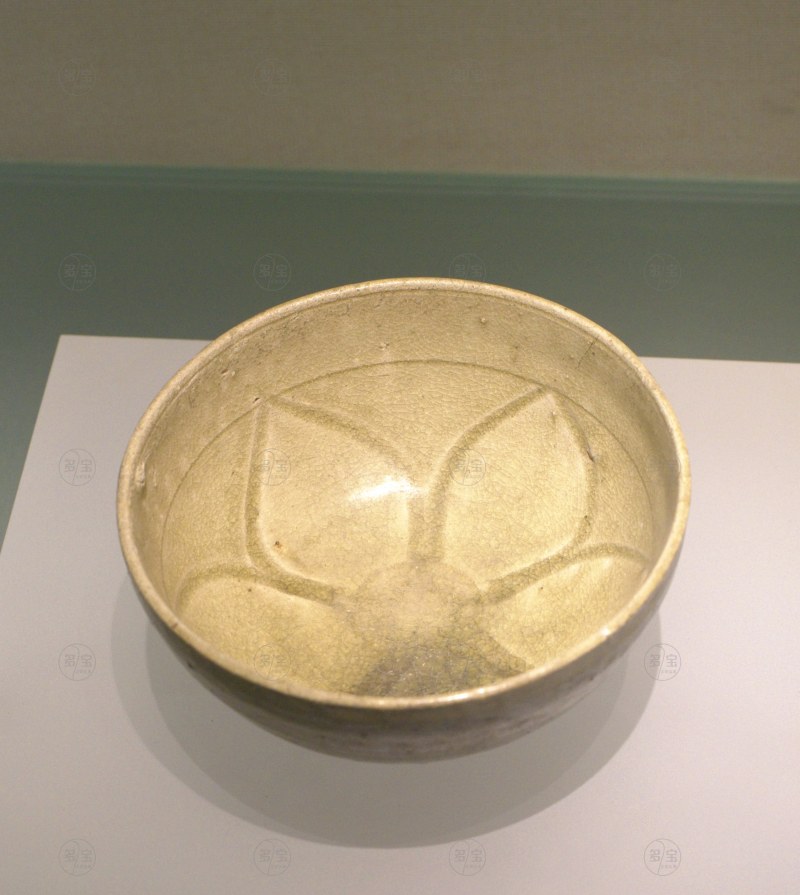 北朝 青釉莲瓣纹碗