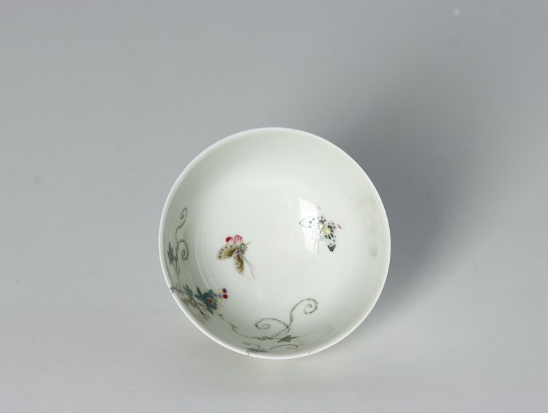 清中期 粉彩过枝松鼠葡萄纹茶圆 - 图5