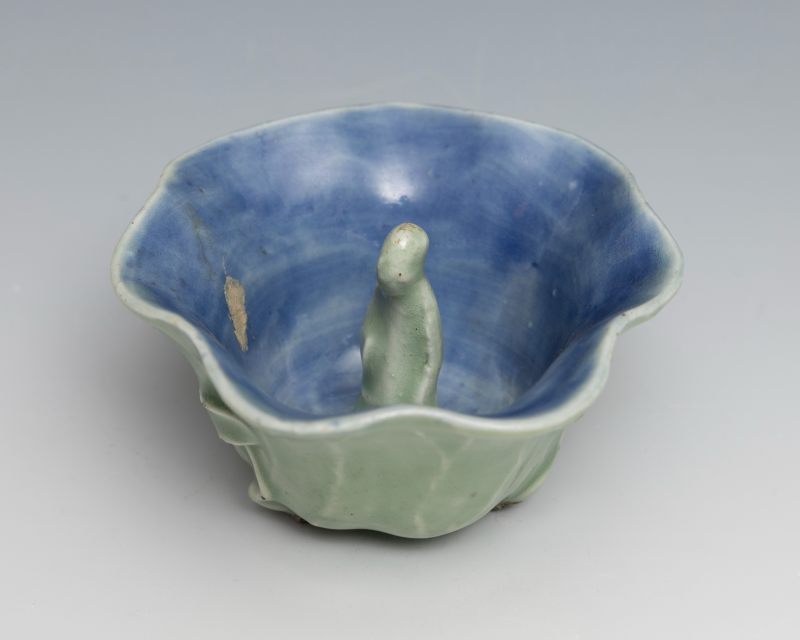 A celadon-glazed 'lotus' puzzle or surprise cup - 图2