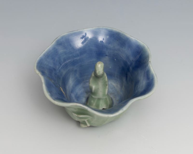 A celadon-glazed 'lotus' puzzle or surprise cup - 图3