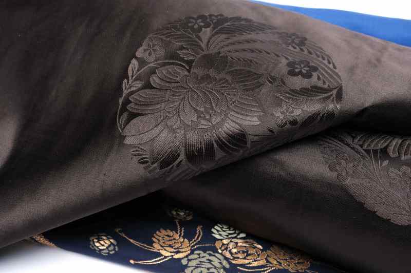Three silk fabric bolts - 图10