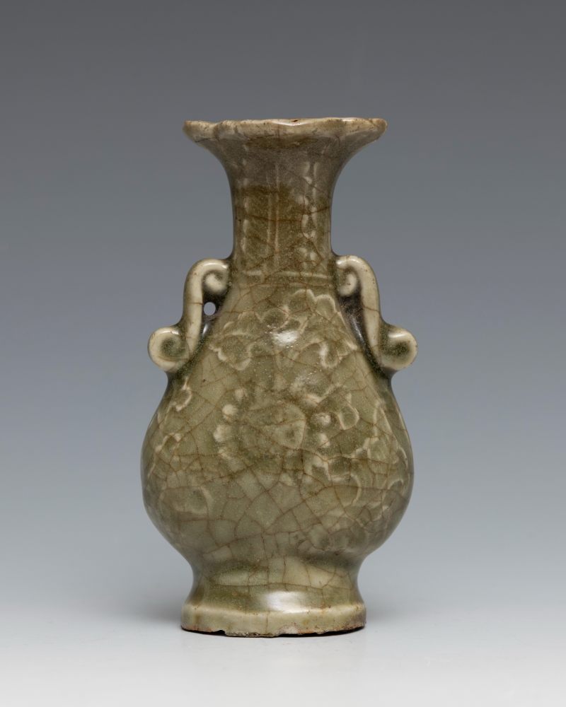 A small Longquan celadon vase - 图2