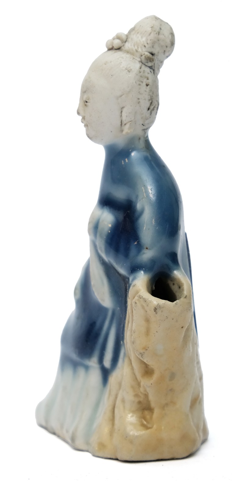 A biscuit and blue-glazed figure of a lady as a water dropper - 图3
