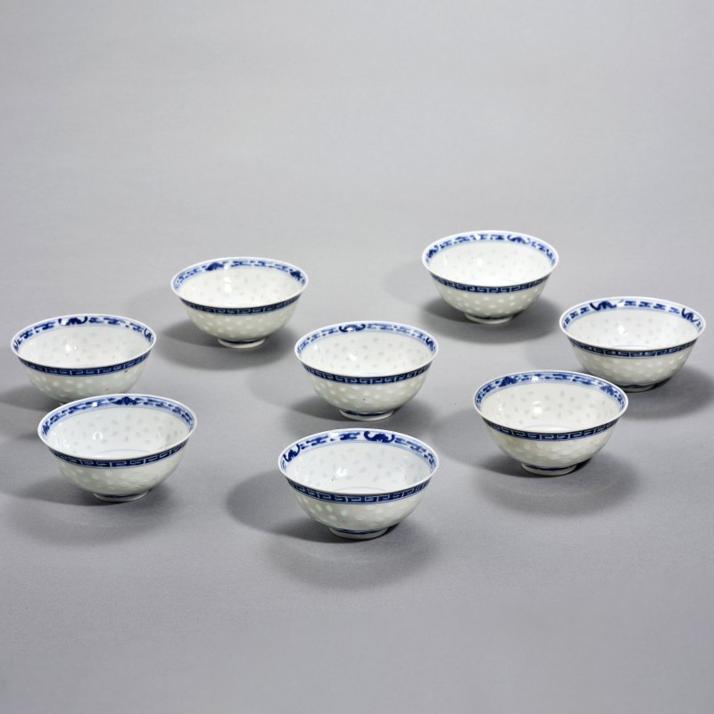 清光绪 青花龙纹玲珑瓷茶圆一组八只 - 图2