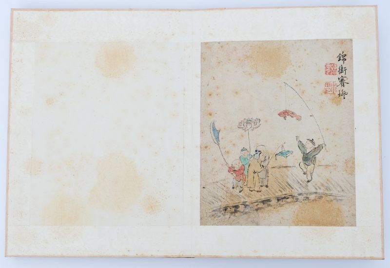 An album with paintings of playing boys titled: 'A playful painting by Mr. Xu Tianchi (Xu Wei) of the Ming dynasty, for an elder brother/peer' - 图4