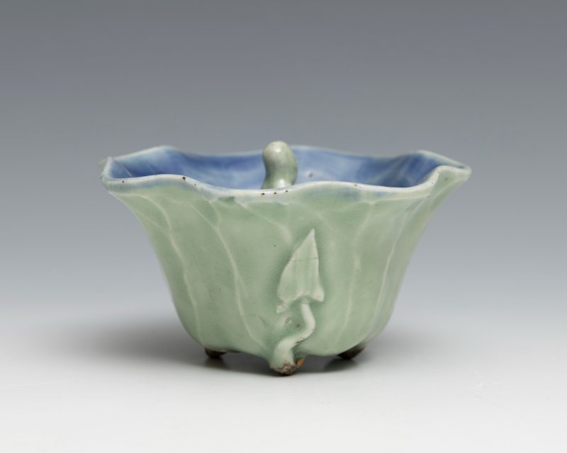 A celadon-glazed 'lotus' puzzle or surprise cup - 图5