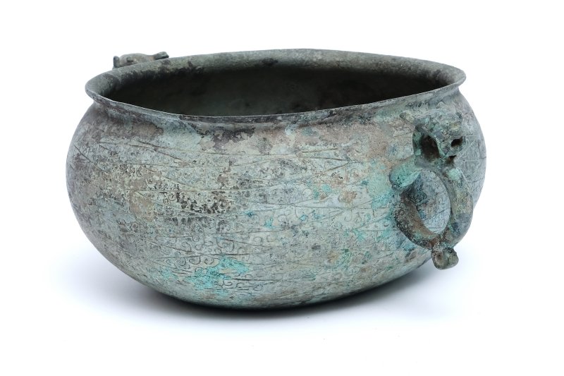 An archaic bronze oval cup with ring handles, He - 图2