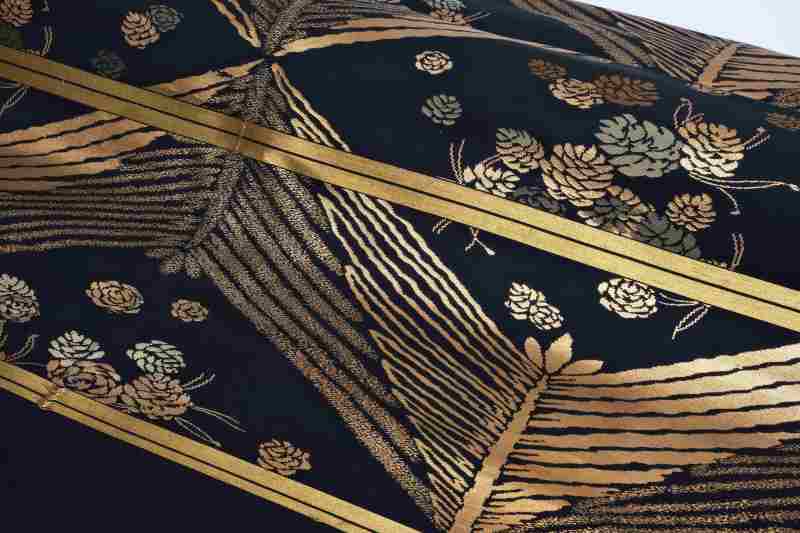 Three silk fabric bolts - 图11