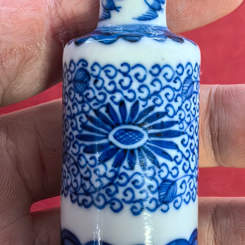 清晚期 青花缠枝花卉纹鼻烟壶 - 图7