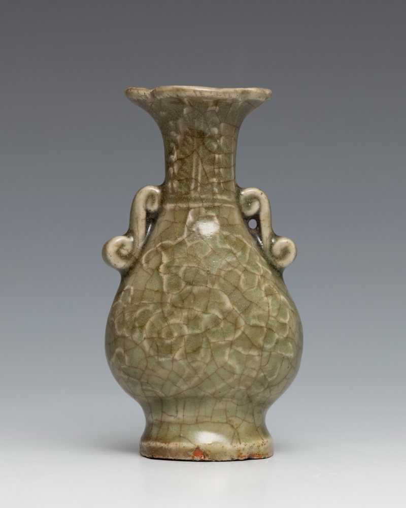 A small Longquan celadon vase - 图4