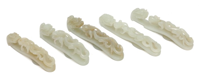 Five large pale celadon jade 'dragon' belt hooks - 图1