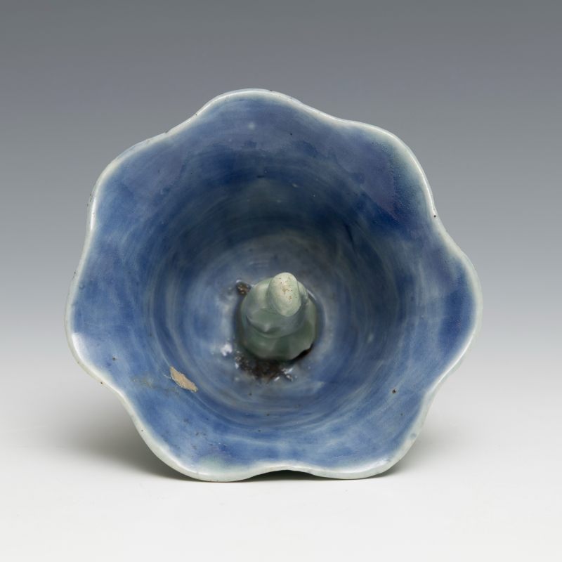 A celadon-glazed 'lotus' puzzle or surprise cup - 图7
