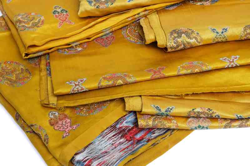 Six yellow-ground silk brocade panels - 图3