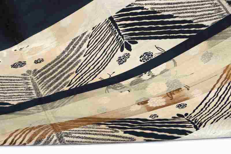 Three silk fabric bolts - 图12