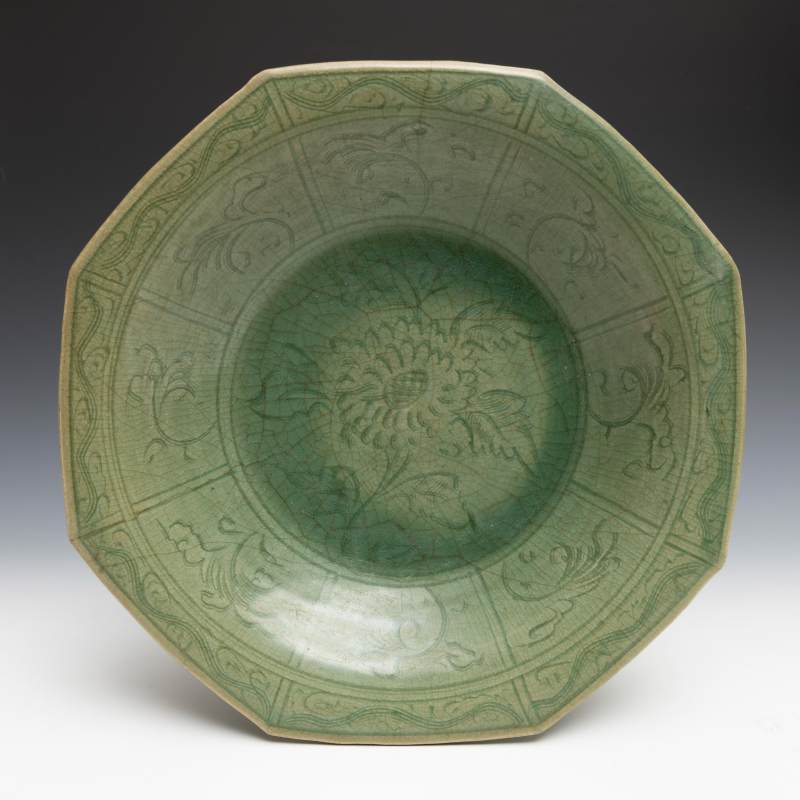 A Longquan celadon incised dish - 图2