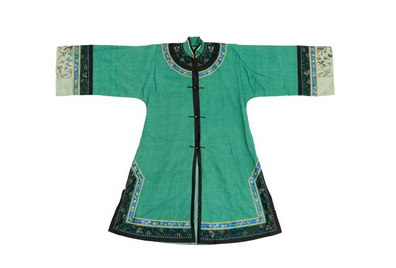 A teal-ground silk damask robe - 图1