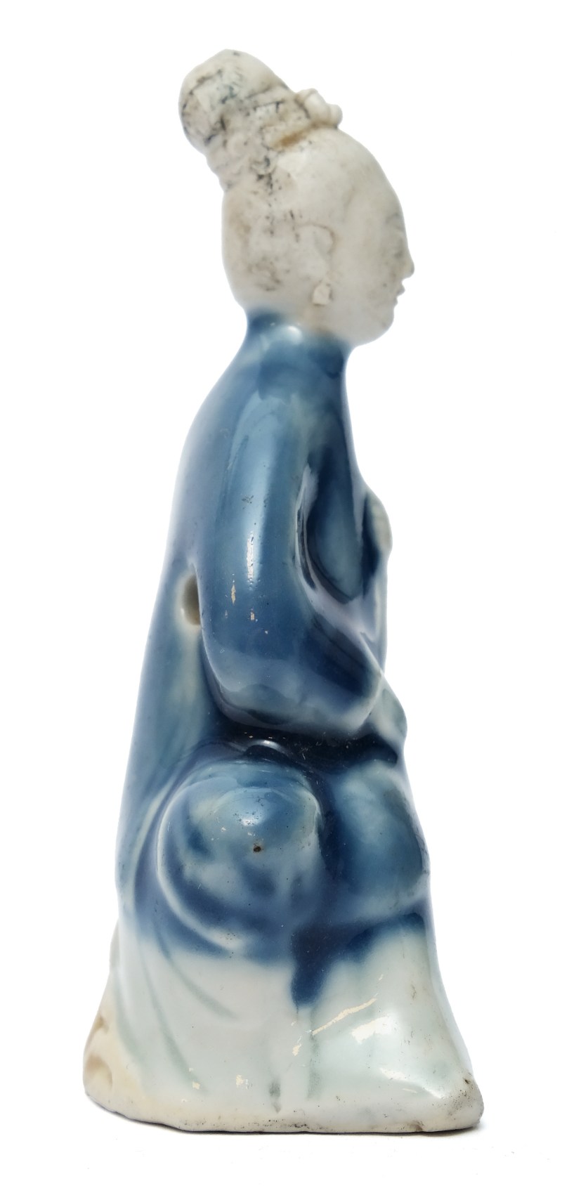 A biscuit and blue-glazed figure of a lady as a water dropper - 图4