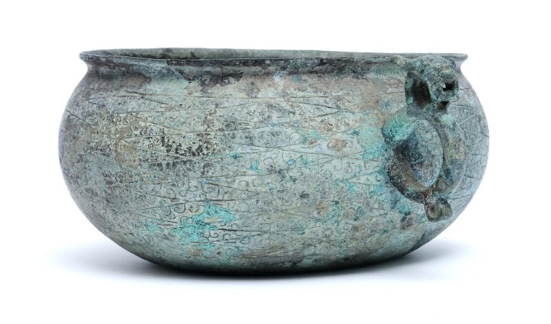 An archaic bronze oval cup with ring handles, He - 图4