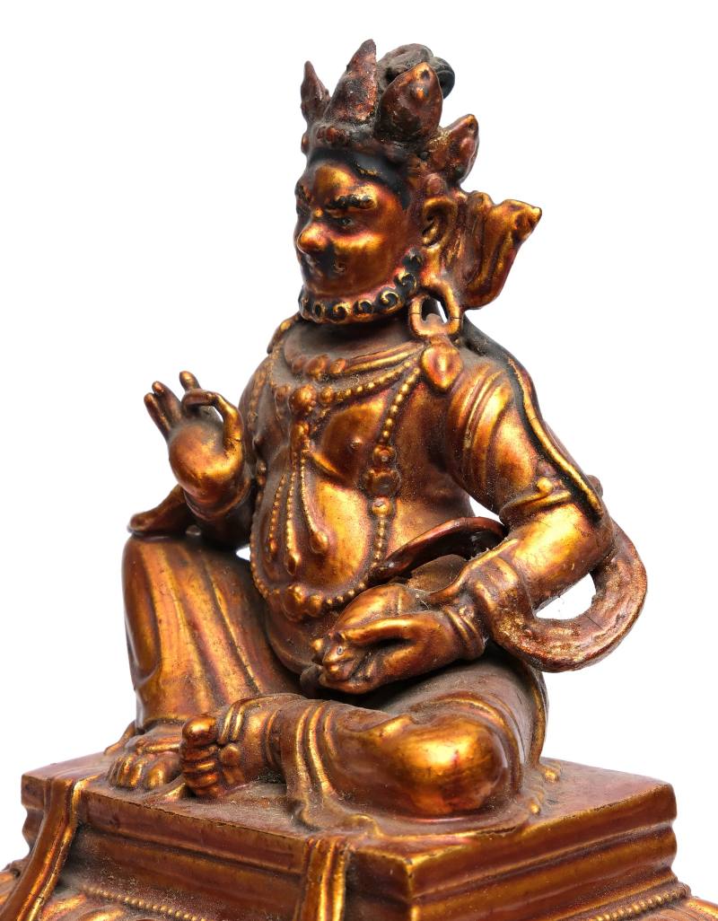 A pair of gilt-lacquered wooden figures of Jambhala - 图5